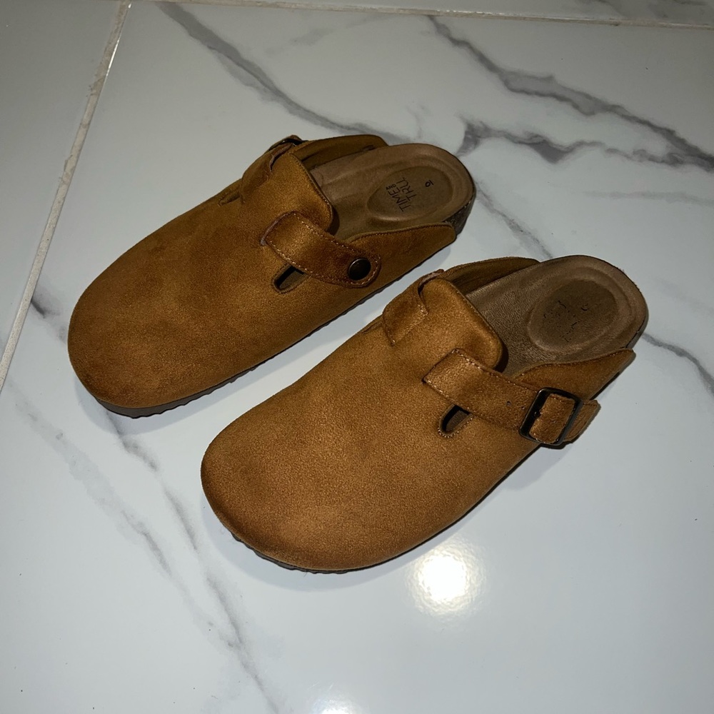 Boston clogs